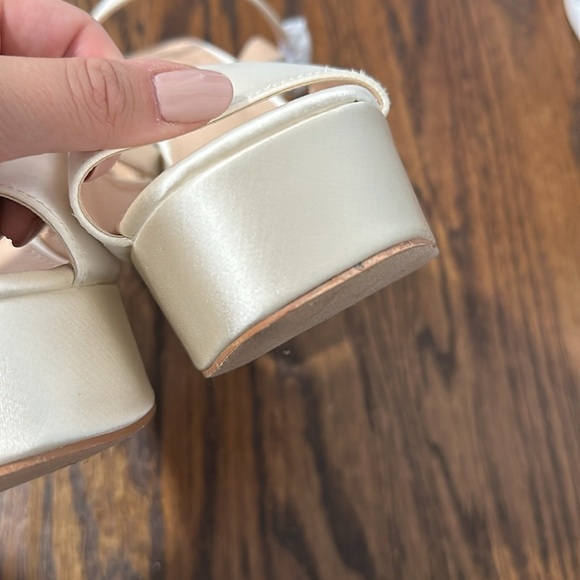 Shoes - Picture 5 of 8